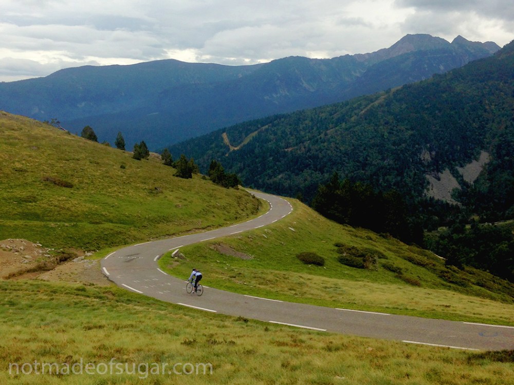 col_de_pailheres_descending_crop_1048.jpg